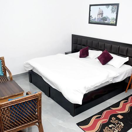 Khajuraho Glory Homestay Bagian luar foto