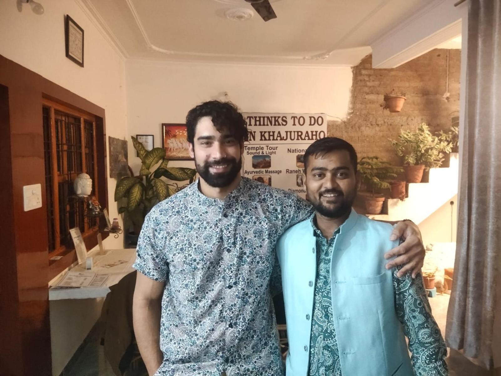 Khajuraho Glory Homestay Bagian luar foto
