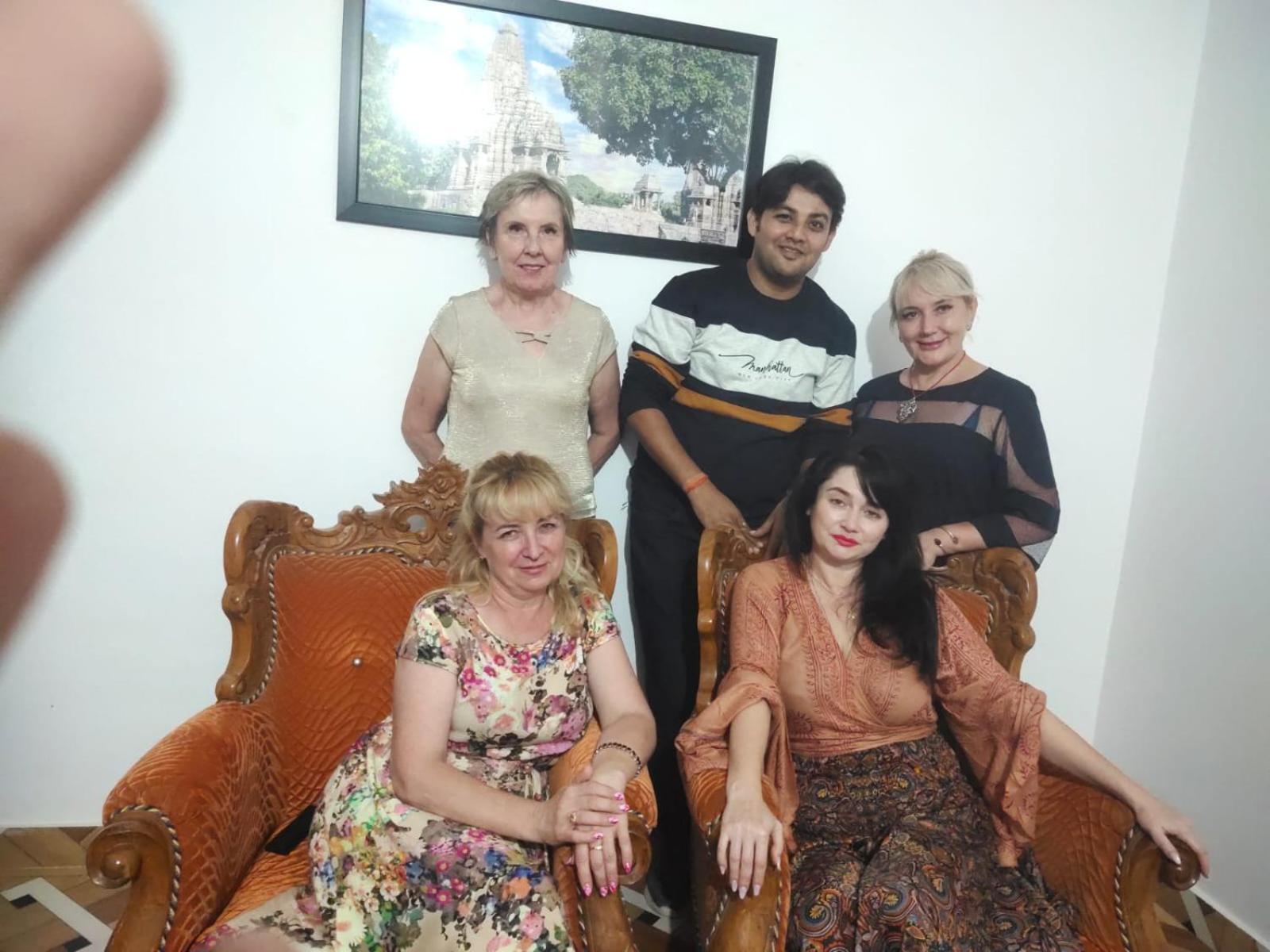 Khajuraho Glory Homestay Bagian luar foto