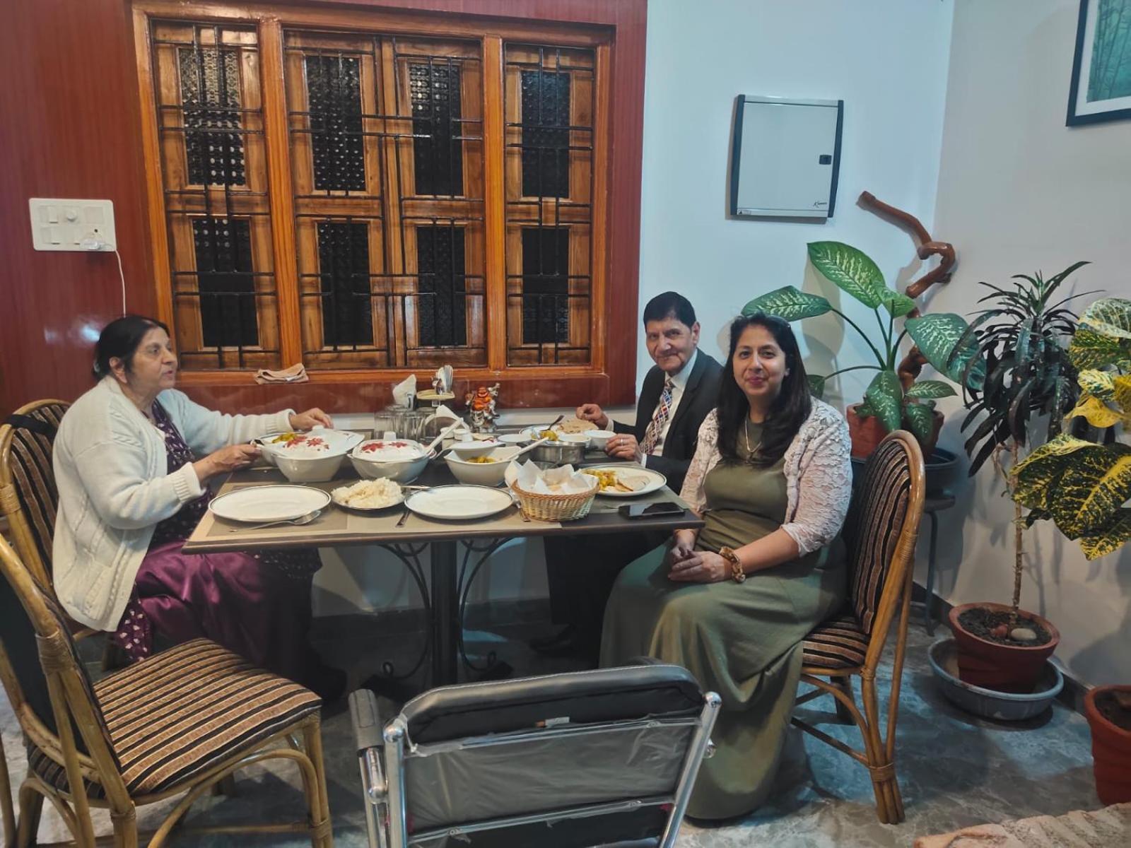 Khajuraho Glory Homestay Bagian luar foto