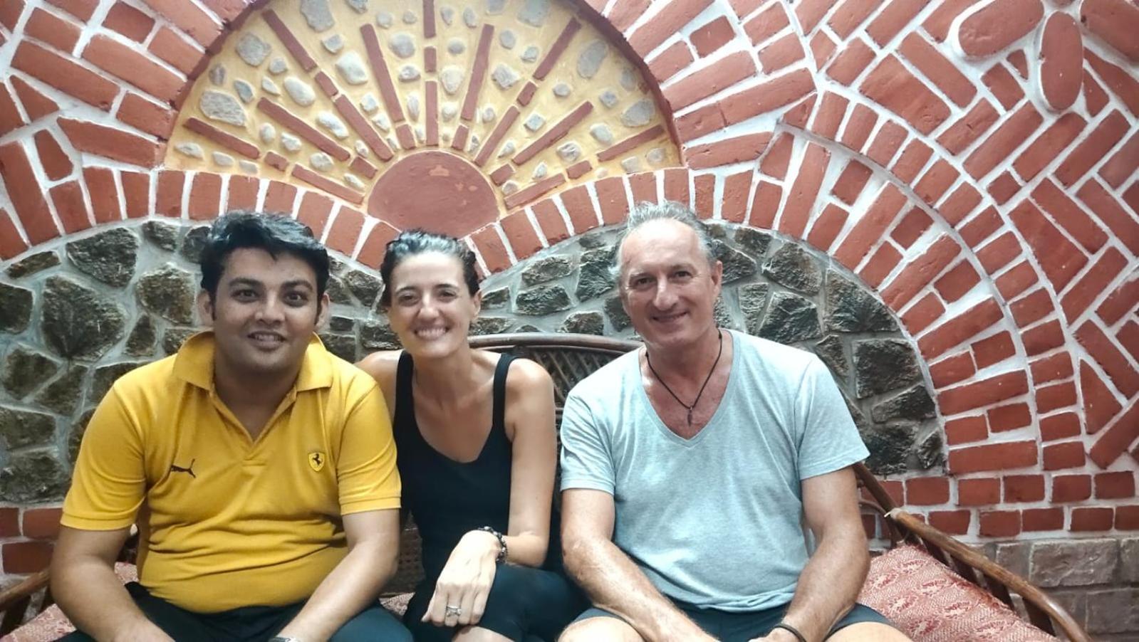 Khajuraho Glory Homestay Bagian luar foto