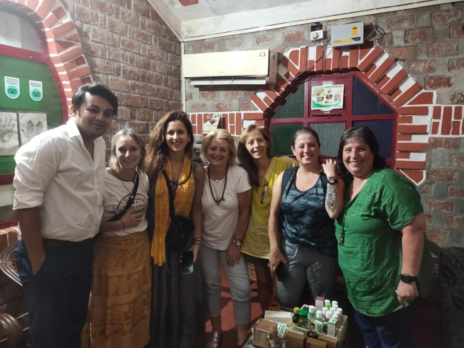 Khajuraho Glory Homestay Bagian luar foto