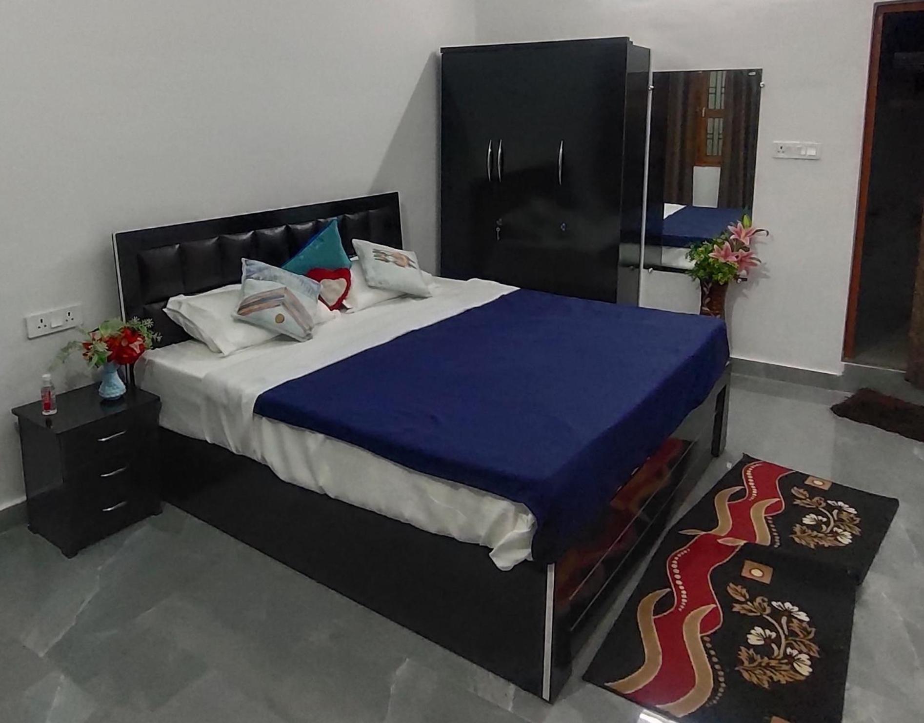 Khajuraho Glory Homestay Bagian luar foto