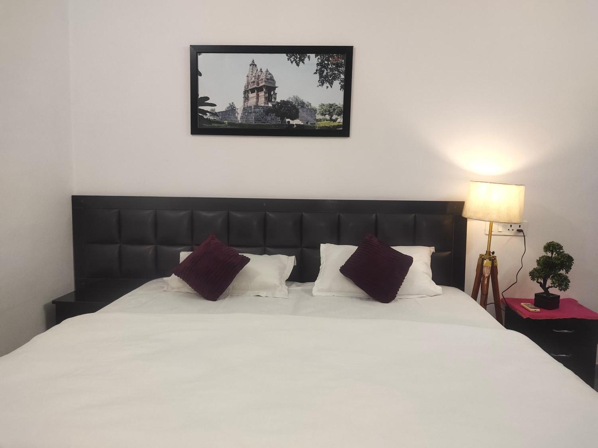 Khajuraho Glory Homestay Bagian luar foto