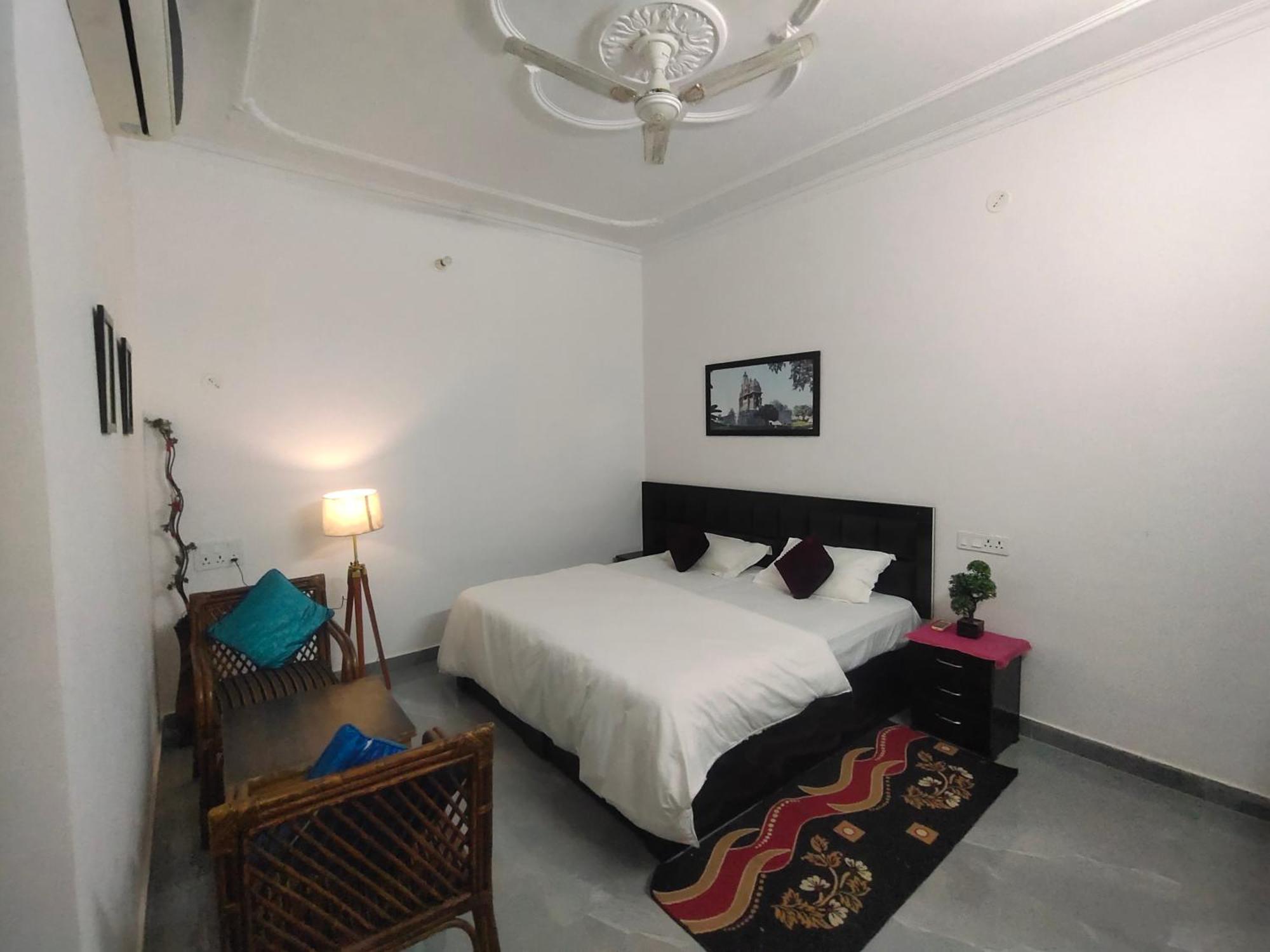 Khajuraho Glory Homestay Bagian luar foto