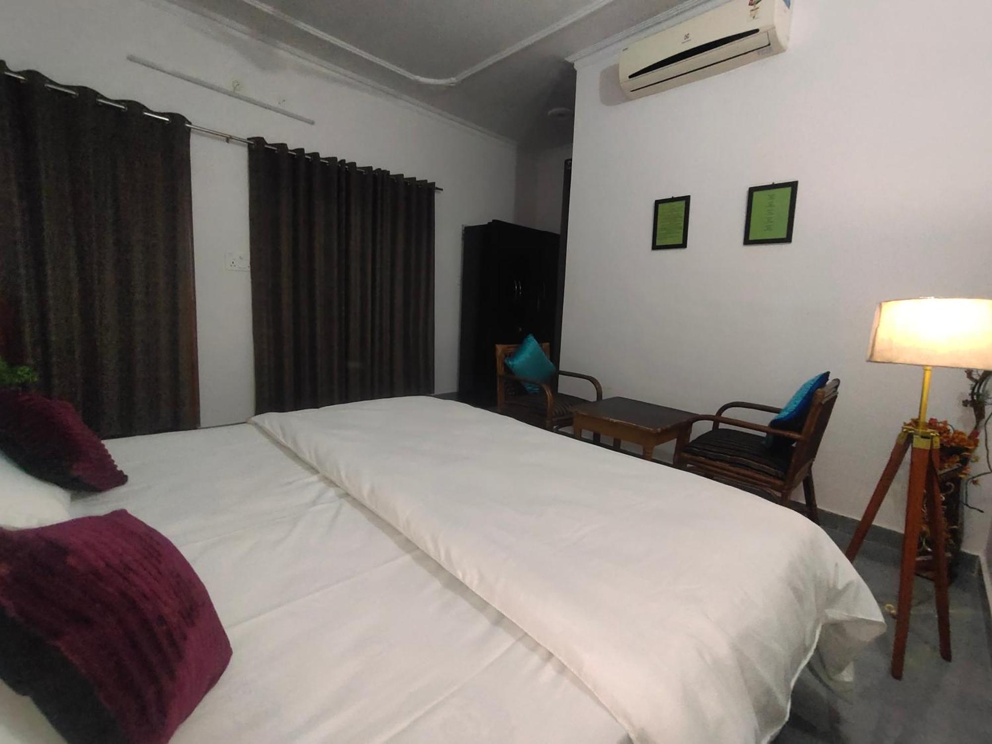 Khajuraho Glory Homestay Bagian luar foto