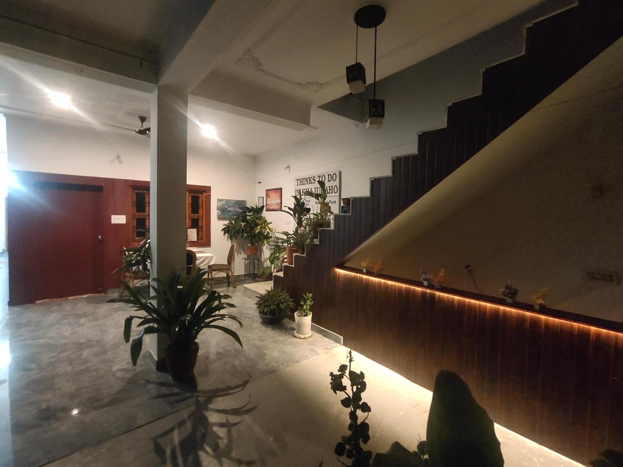 Khajuraho Glory Homestay Bagian luar foto