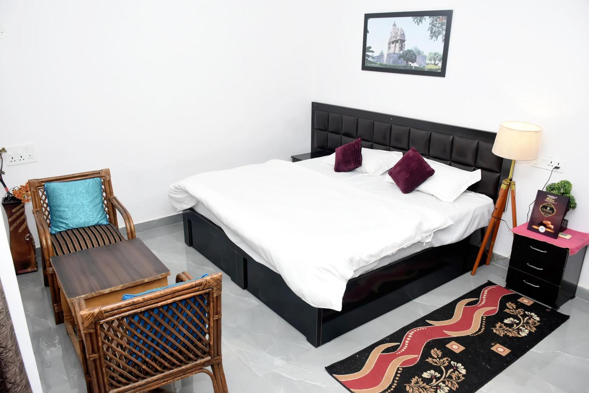 Khajuraho Glory Homestay Bagian luar foto
