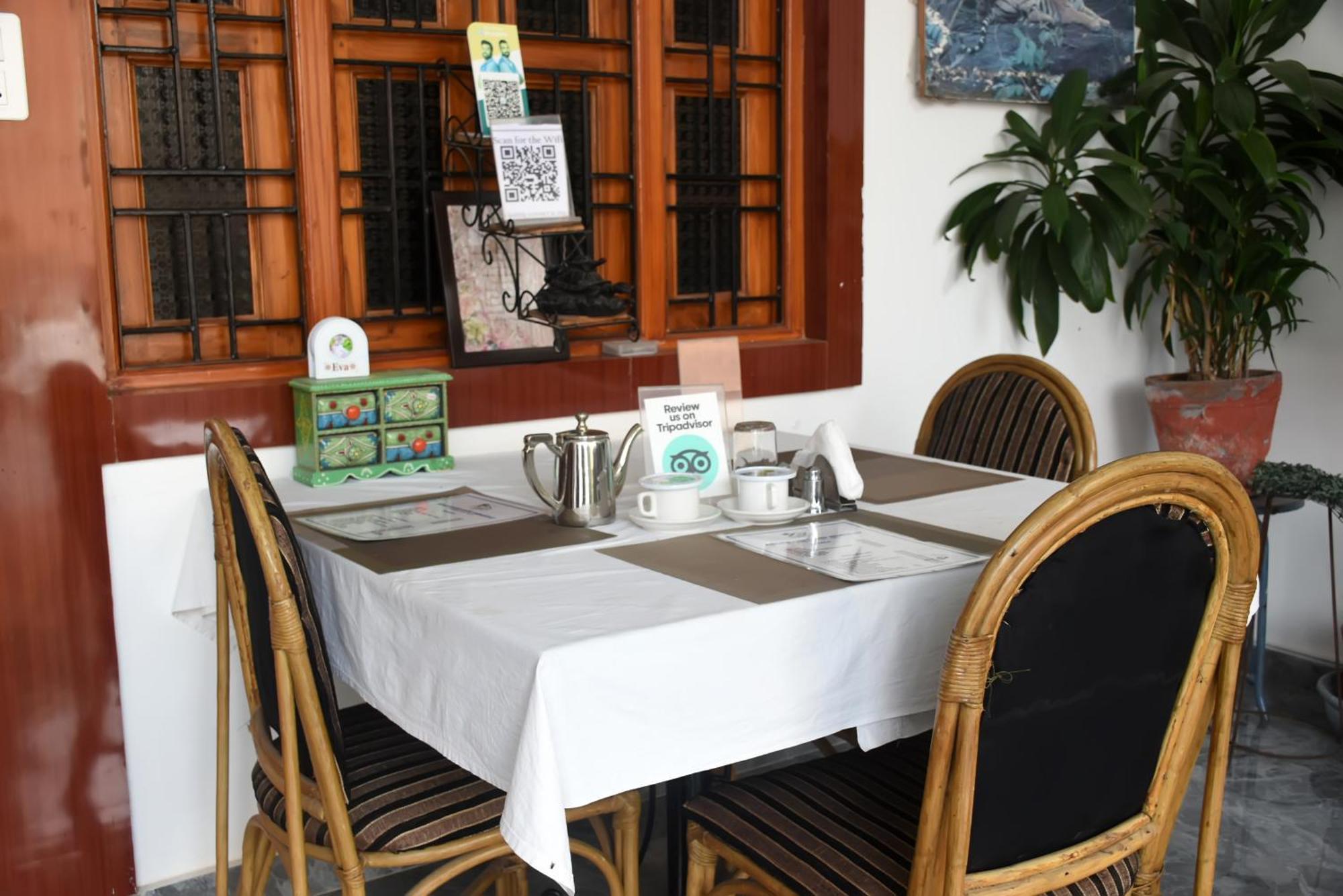 Khajuraho Glory Homestay Bagian luar foto