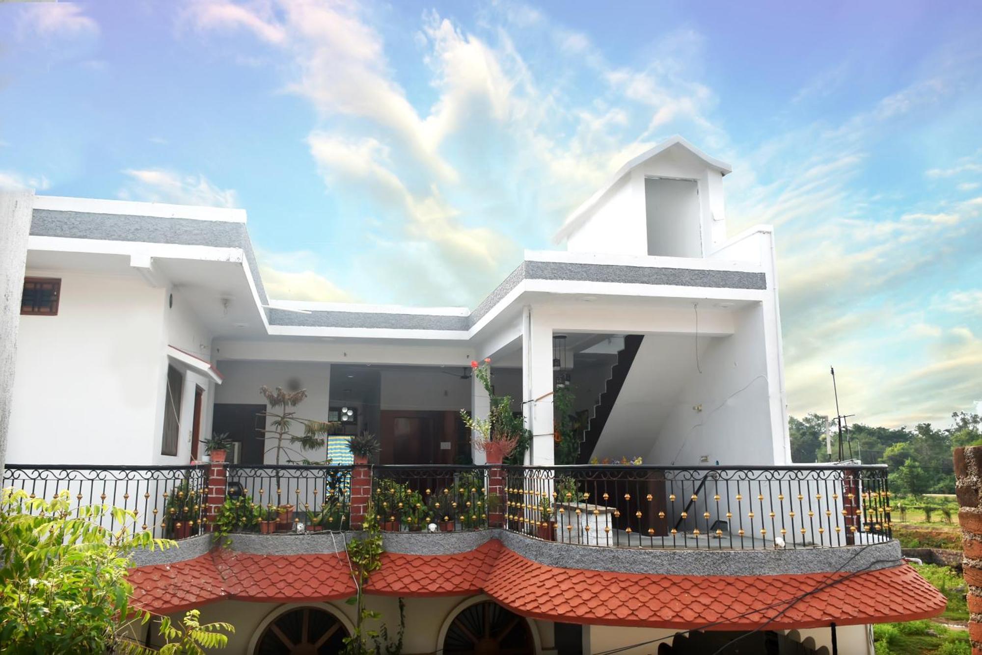 Khajuraho Glory Homestay Bagian luar foto
