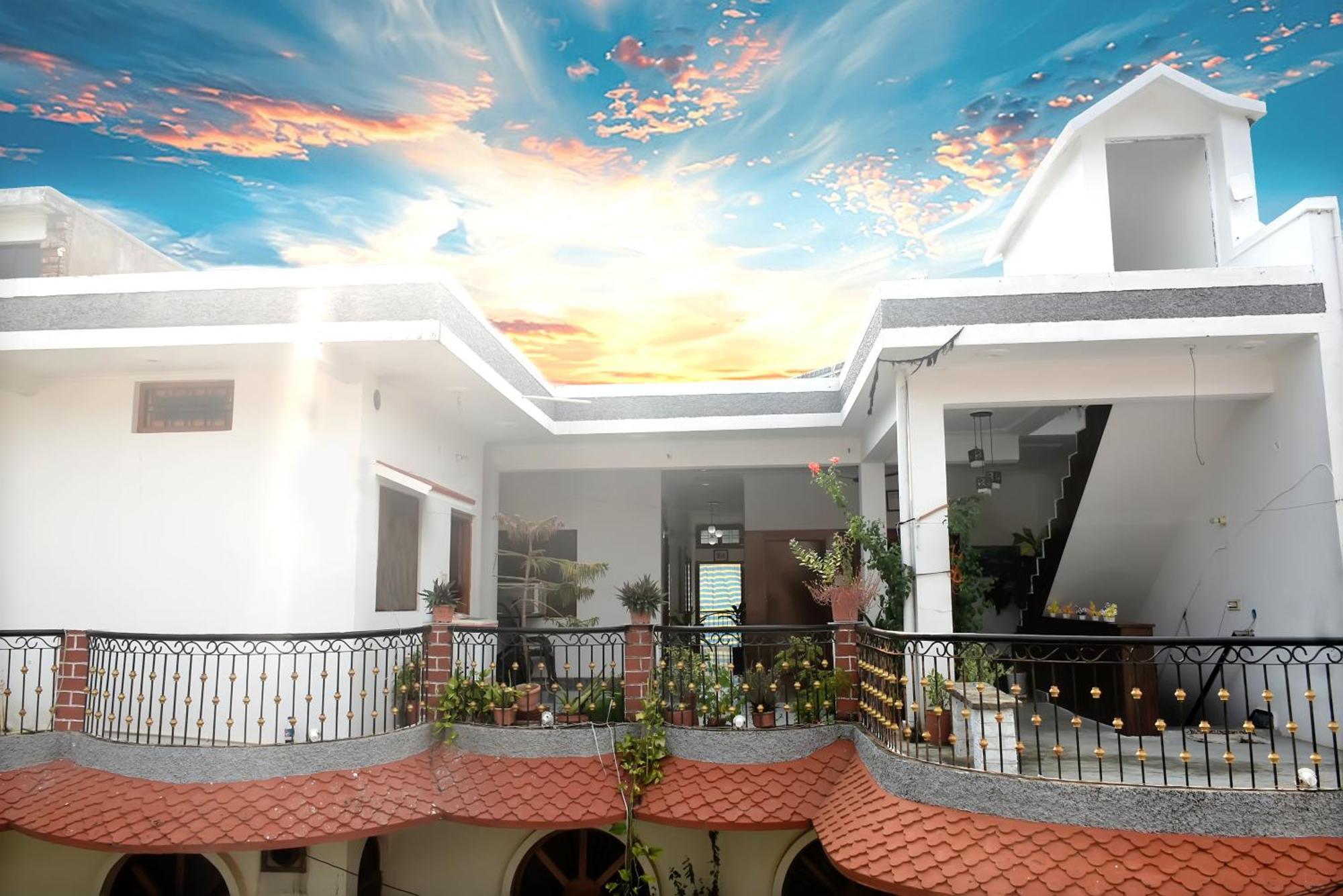 Khajuraho Glory Homestay Bagian luar foto