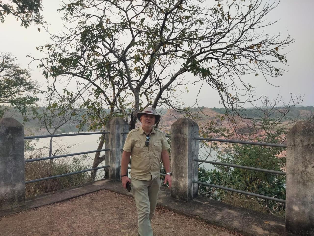 Khajuraho Glory Homestay Bagian luar foto