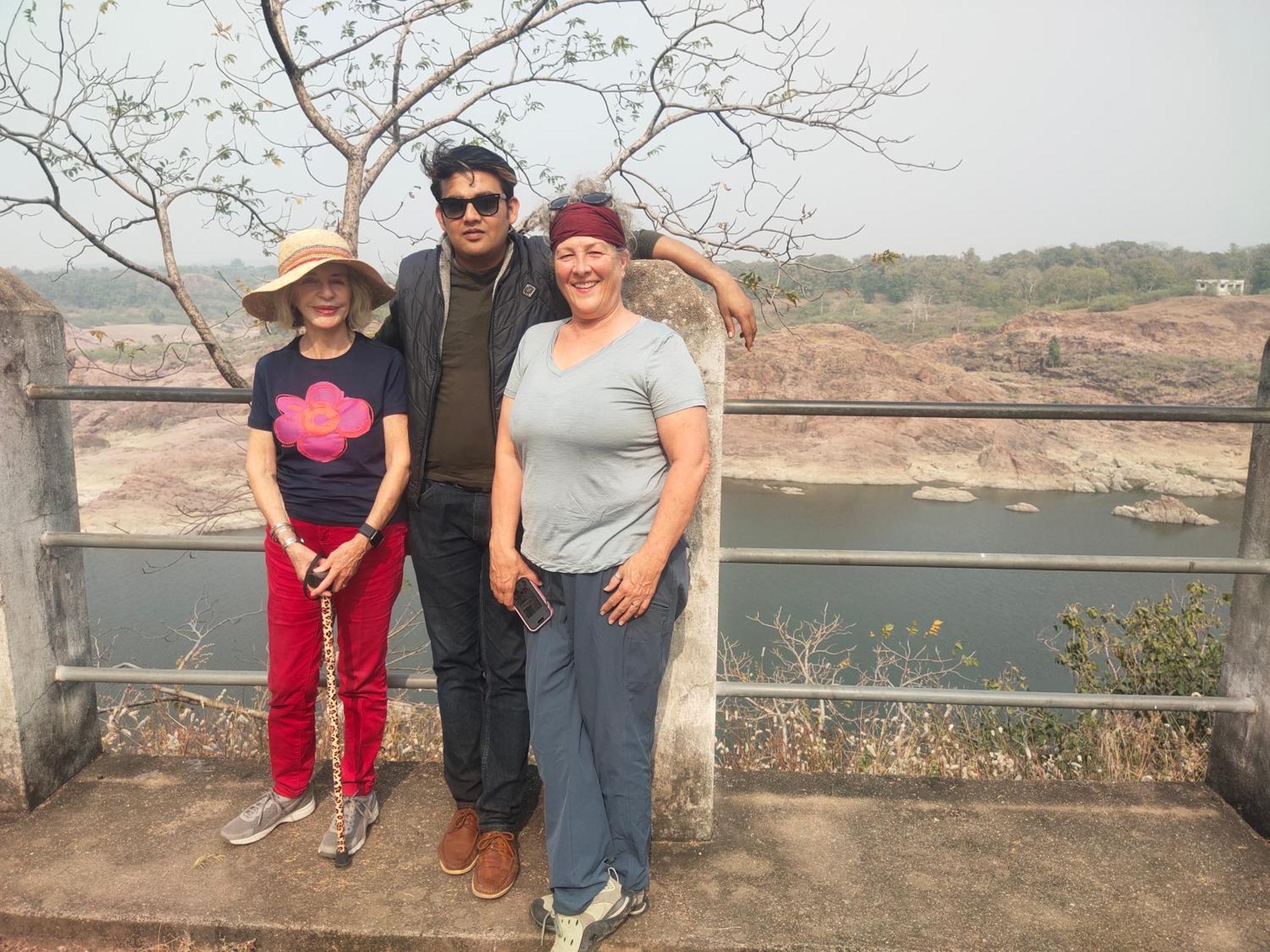 Khajuraho Glory Homestay Bagian luar foto