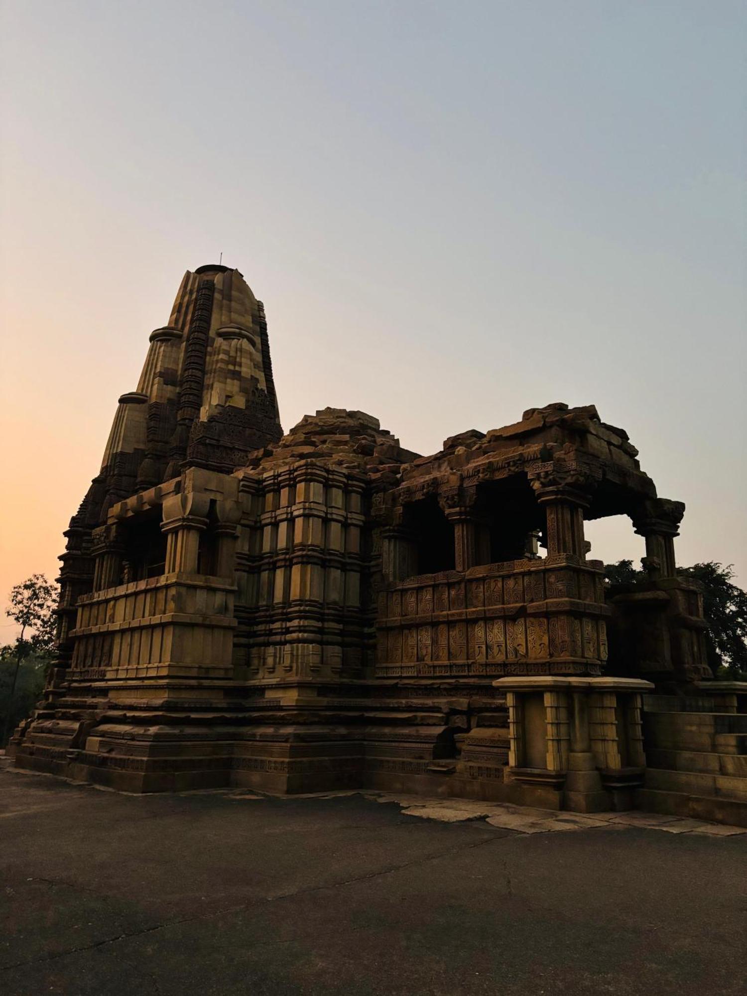Khajuraho Glory Homestay Bagian luar foto