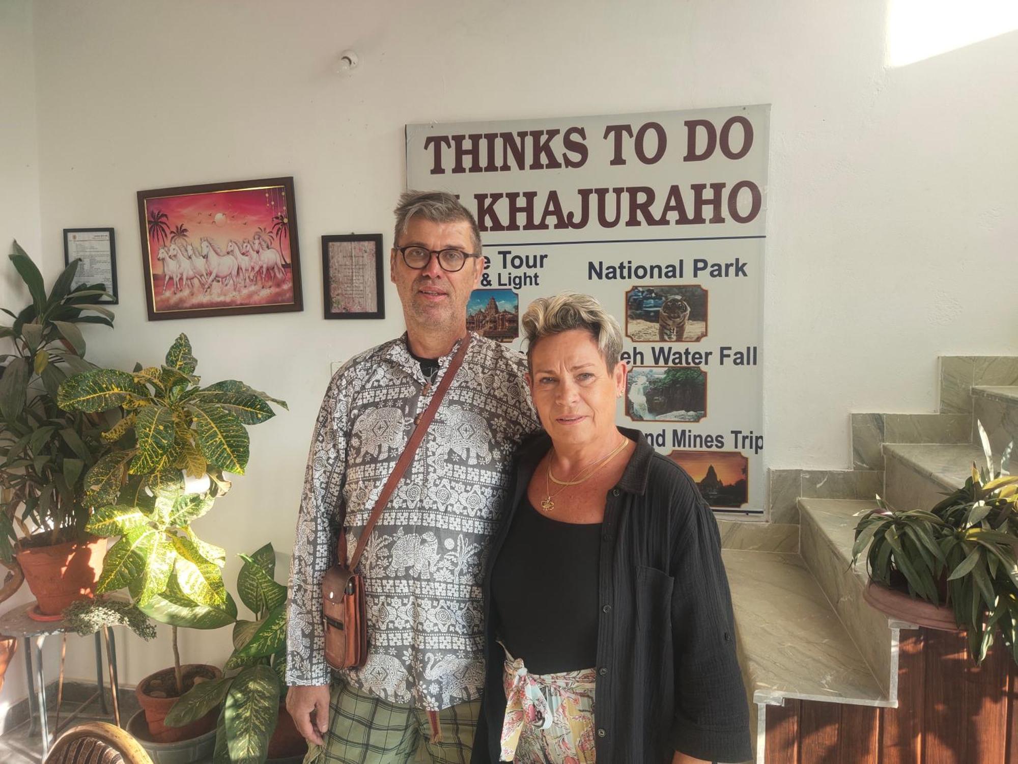 Khajuraho Glory Homestay Bagian luar foto