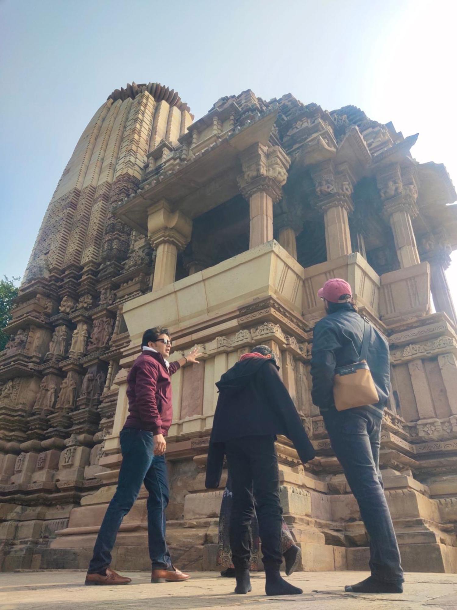 Khajuraho Glory Homestay Bagian luar foto